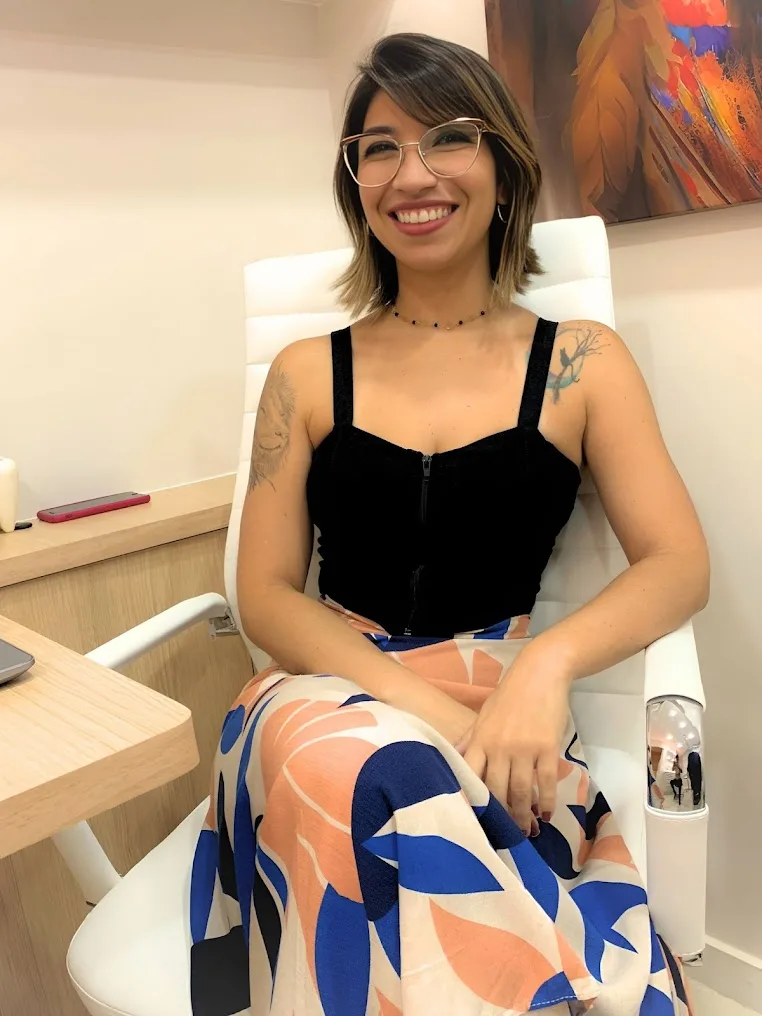 Dra. Indara Melo - Dentista Especialista em Implantes no Largo do Machado